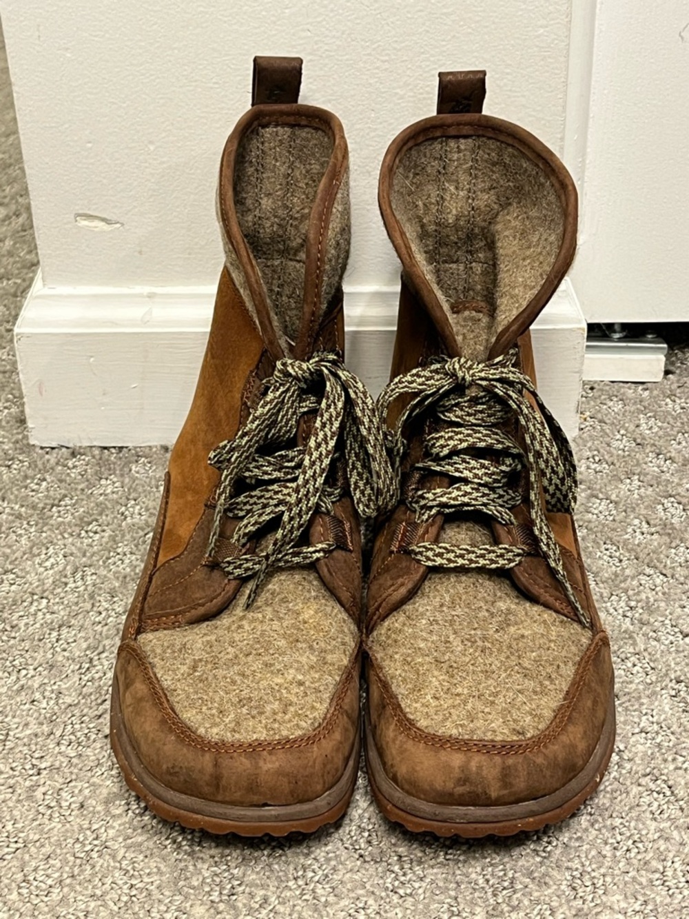 CHACO Women’s Barbary Boots Pinecone Wool Uppers Size 7